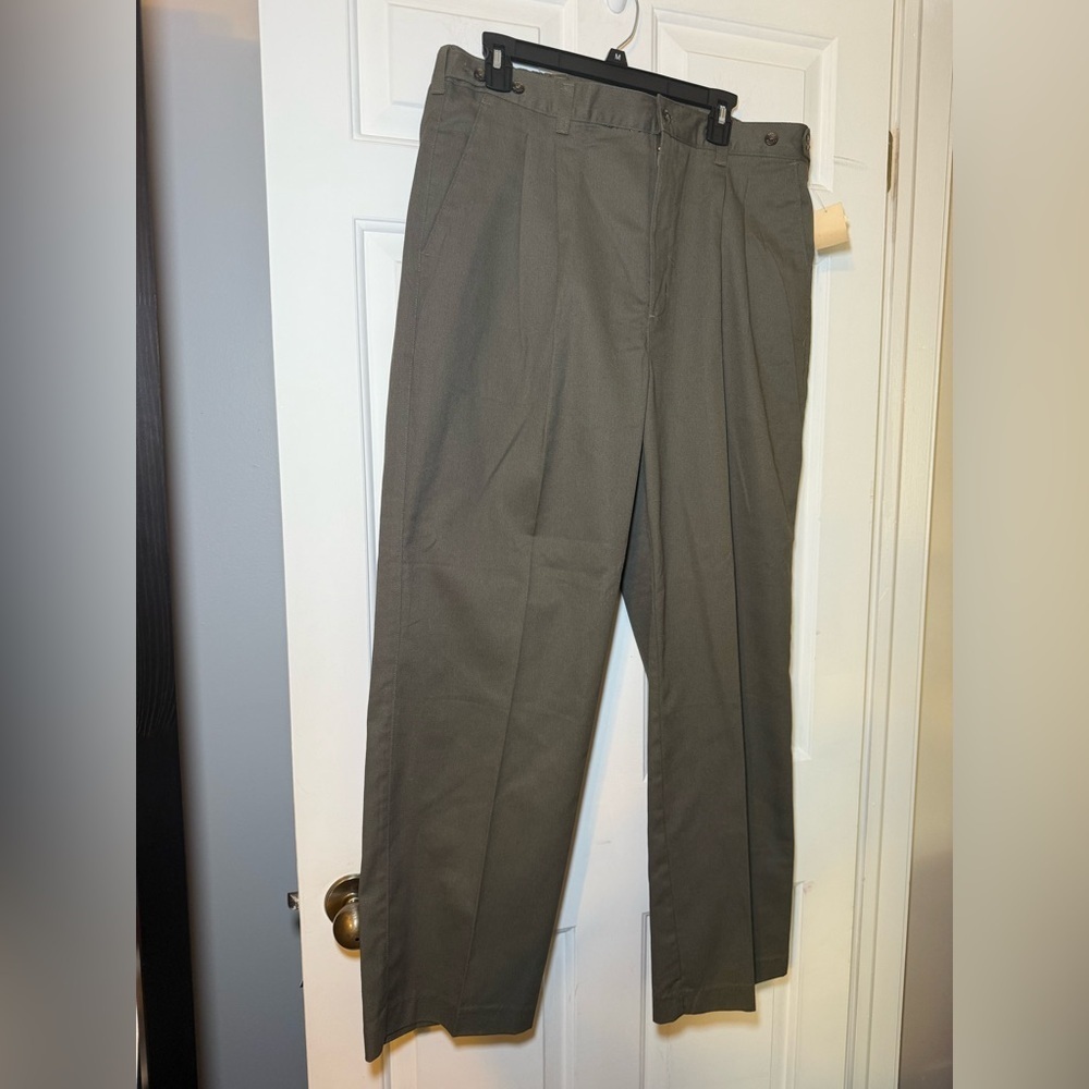 David Taylor Mens Khaki Pleated Trousers 38X30 Dress Pants Adjustable Waist NWT